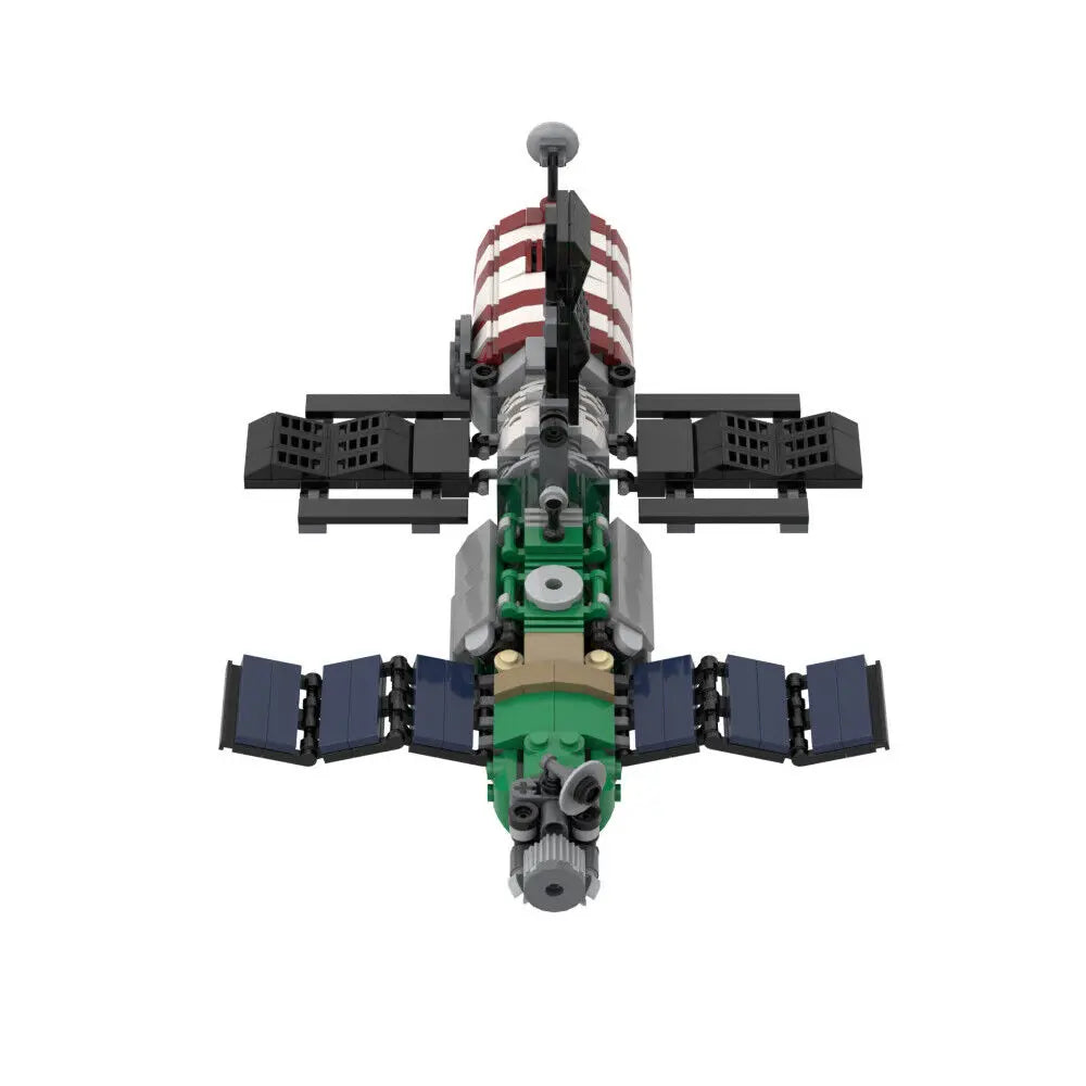 601 Pcs MOC Space Series 1:110 Salyut 7 DOS-6 Space Station with Kosmos 1686 Building Block DIY Assembling Brick Toys MOC-74674